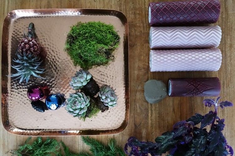 Materiály na moderný adventný veniec moderný adventný veniec-materiály-vianočné gule-mach-sukulenty-sviečky-modelovacia hmota