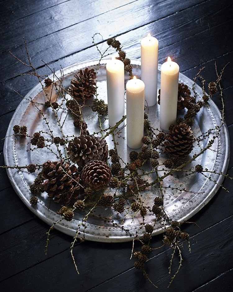 Jednoducho si vyrobte moderný adventný veniec sami moderné-advent-veniec-urobte si sami-jednoduché-prírodné materiály-vetvičky-borovicové sviečky