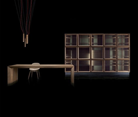 Zariadenie domácej kancelárie Dizajnový stôl, závesný systém policového systému Závesná lampa na dizajn nábytku do domácej kancelárie