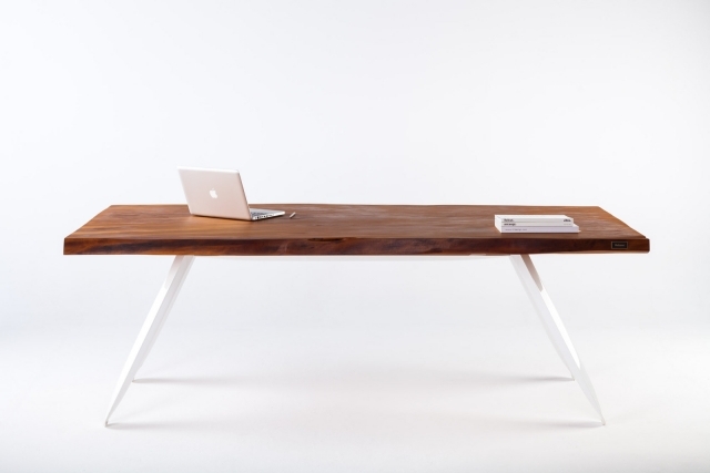 stôl z prírodného dreva-kauri tisícročia-woodano-dizajn prírodný drevený stôl kauri mileniálne staré drevo