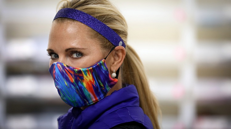 ušite si sami módnu masku na ochranu dýchania so vzorom