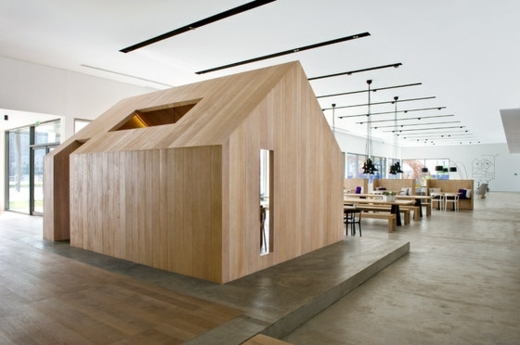 Interiér sálu výtvarného spolku Interiér združenia výtvarných umelcov