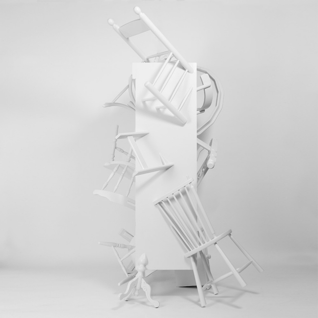 Excentrický nábytok-stojany na ochranu životného prostredia-marijke sander-lucas Výroba nábytku z recyklovaných kusov-ochrana životného prostredia-marijke sander lucas