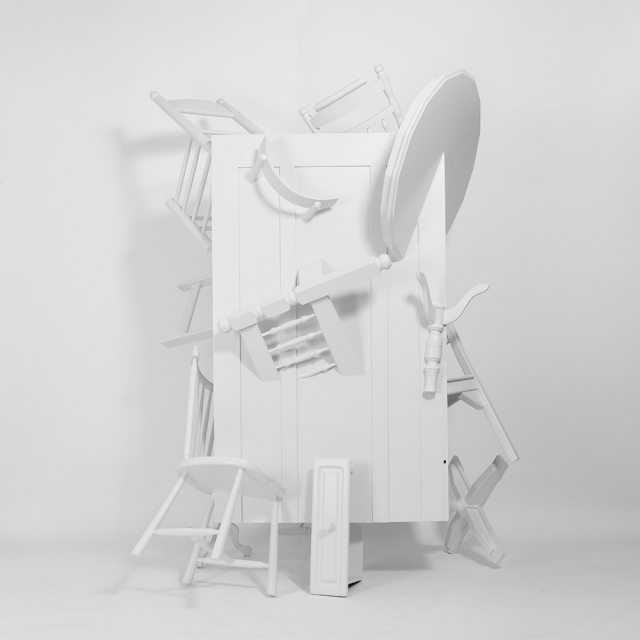 nábytok-recyklovať-odpad-redukovať šatník-vyrobený z recyklovaného dreva nábytok-recyklovať odpad-redukovať šatník Recyklovať drevené stoličky