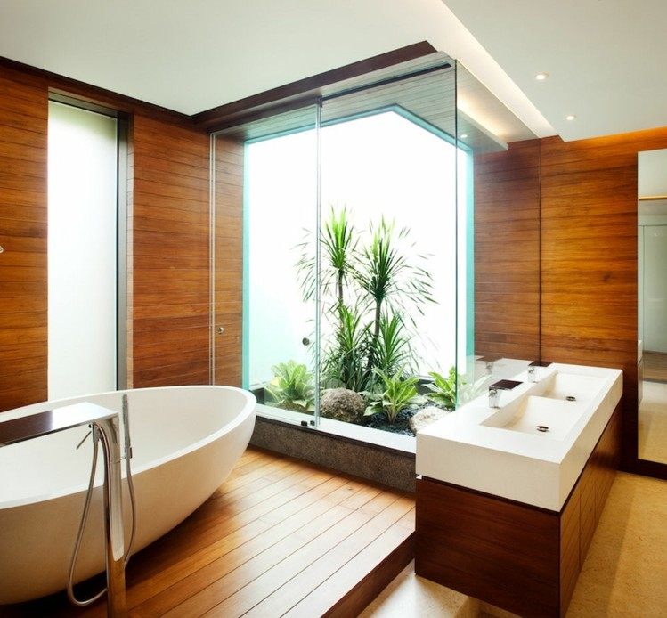 kúpeľňa-drevo-záhrada-sklenená stena-parkety-vaňa-osvetlenie-nepriame