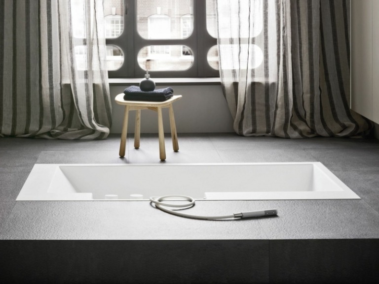 Moderný dizajn vane dizajnová myšlienka vaňa úroveň podlahy okenná stolička drevo