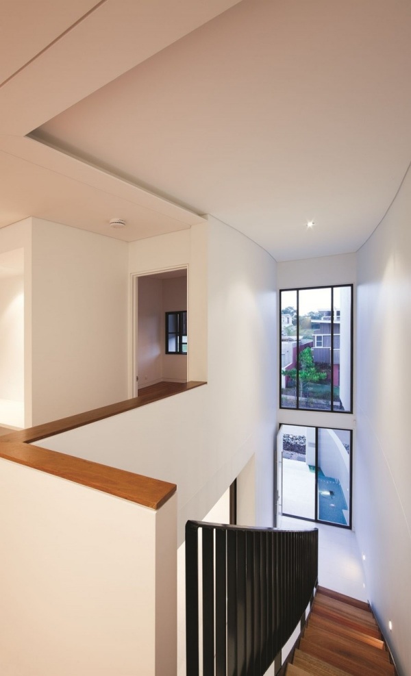 moderný dom s elegantnou dizajnovou podlahou