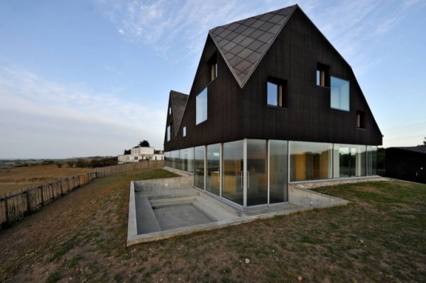 dizajnový prázdninový dom Suffolk bočný pohľad dizajnový prázdninový dom v bočnom pohľade na sukulenty