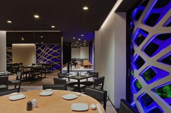 Japonský dizajnový stôl Tori Tori