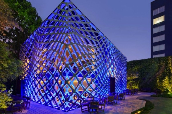 moderná mestská architektúra Reštaurácia Tori Tori reštaurácia Tori Tori - moderná fasáda