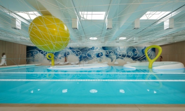 zaujímavé-žlté-akcenty-spa-hotel-interiér