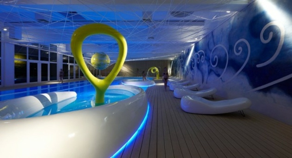 elegantná nástenná kúpeľná kúpeľňa