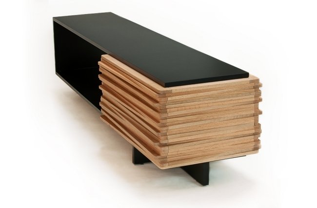 Stohovaný kuchynský bufet s čiernym lakovaným dizajnom príborníka Stohovaný kuchynský bufet s čiernym lakovaným dizajnom príborníka čiernym lakom