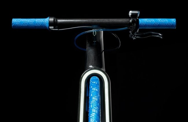 Dizajnové úchyty na bicykel modré motorové plastové sedlo Basf Dizajnové úchyty na bicykel modro-moderné plastové sedlo Basf