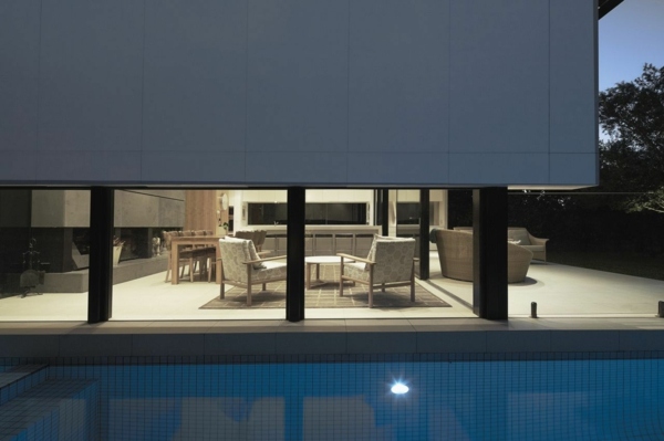 moderné fasádne okno rodinného domu