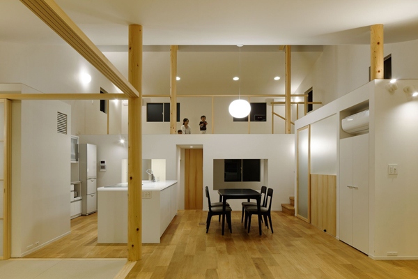 jedálenský kút kuchyňa drevená podlaha Rodinný dom jedáleň kuchyňa drevená podlaha