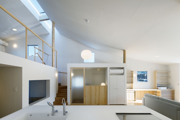 plánovanie otvoreného priestoru biely interiér Moderné plánovanie otvoreného priestoru rodinného domu