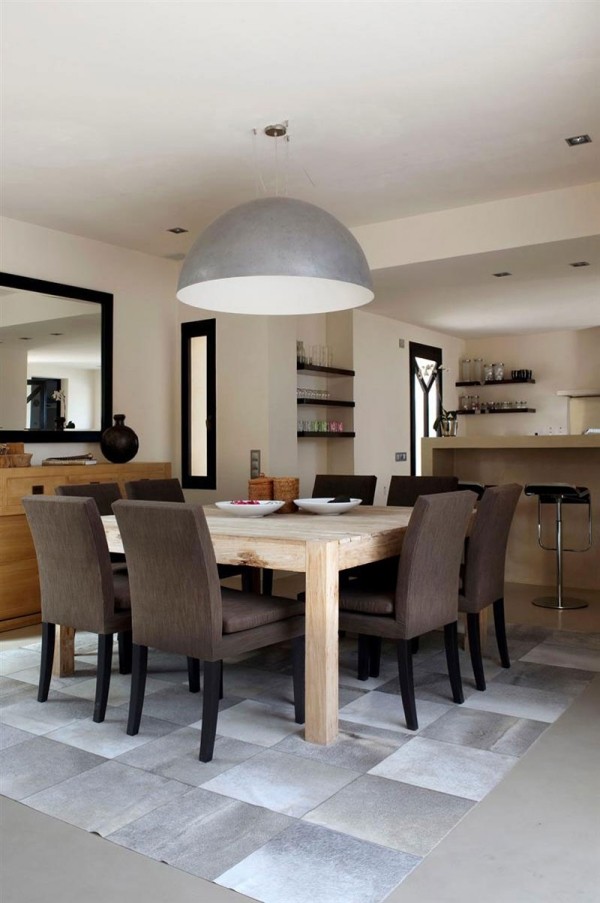 Jedálenský stôl látkové čalúnenie stoličky obývačka závesná lampa