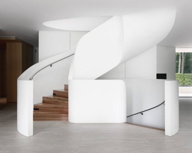 zariadenie rodinného domu minimalistické točivé schodisko biele drevo moderné zariadenie rodinného domu minimalistické točivé schodisko biele drevo