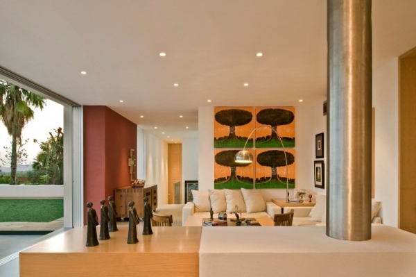 Poschodové dvere do Texasu v obývacej izbe s posuvnými terasovými dverami Dom na kopci v horách obývacia izba posuvné dvere terasa