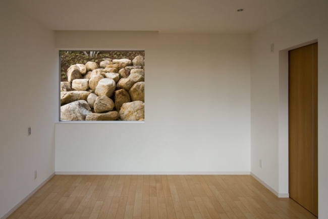 skalná záhradná výzdoba domu na svahu kenji yanagawa