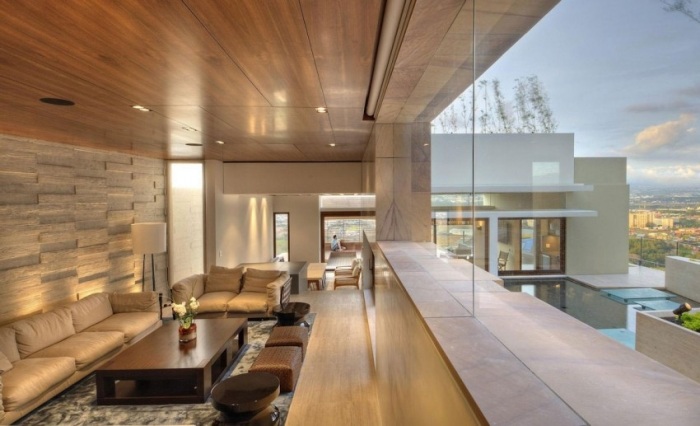 nádherný panoramatický a fantastický výhľad na mesto dom na svahu výhľad-obývačka-kombinácia kameňa a dreva