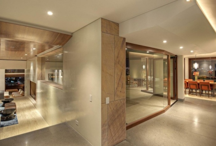 Izby sú na rôznych úrovniach dom-svah-veľké-izby-rôzne-úrovne