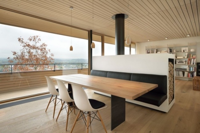 svahový dom drevený materiál kachľová pec rozdeľovač miestností