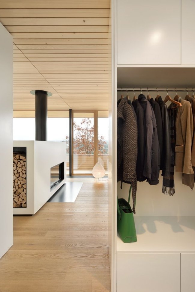 dom drevená podlaha drevený strop chodba šatňa