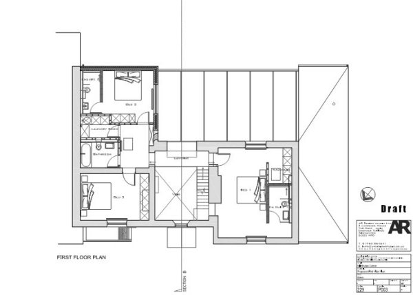 sklo domu v prvom poschodí ako prístavba starého domu