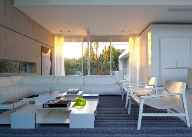 rohová sedačka biela moderný sklenený dom od pitsou kedem