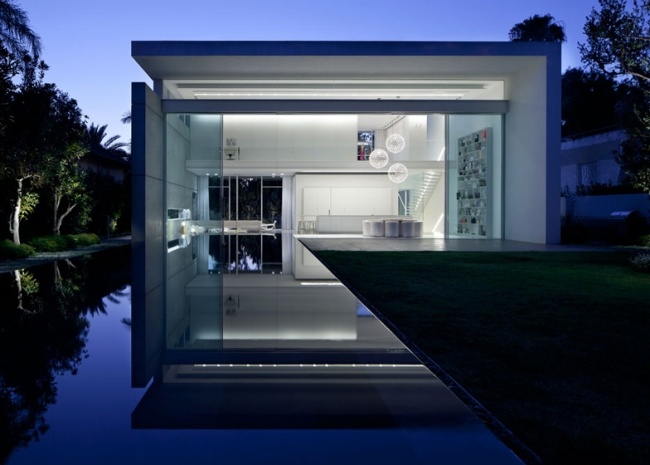 výhľadový večer moderný sklenený dom od pitsou kedem