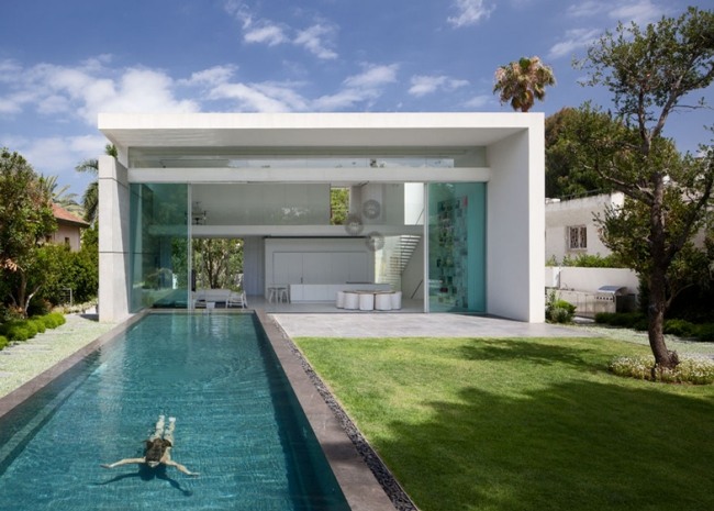 sklenené posuvné dvere moderný sklenený dom od pitsou kedem