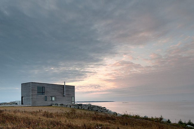 uprostred prírody skaly západ slnka