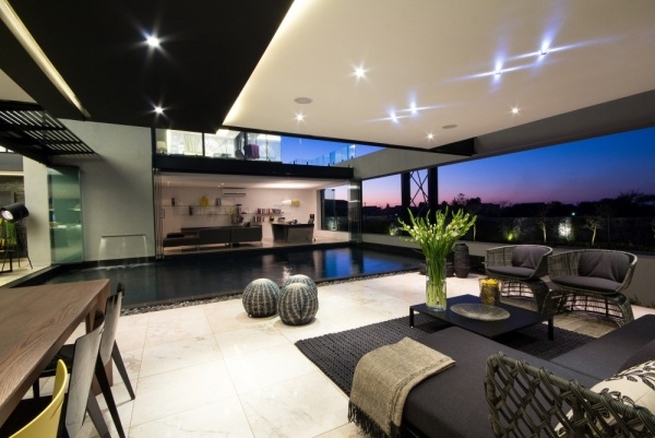 moderný dizajn domu s geometrickými tvarmi obývacia izba