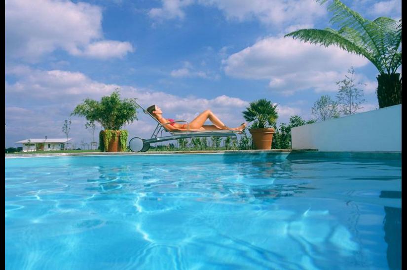 moderný dizajn domu - Barn Pool moderný dizajn domu - bazén v stodole