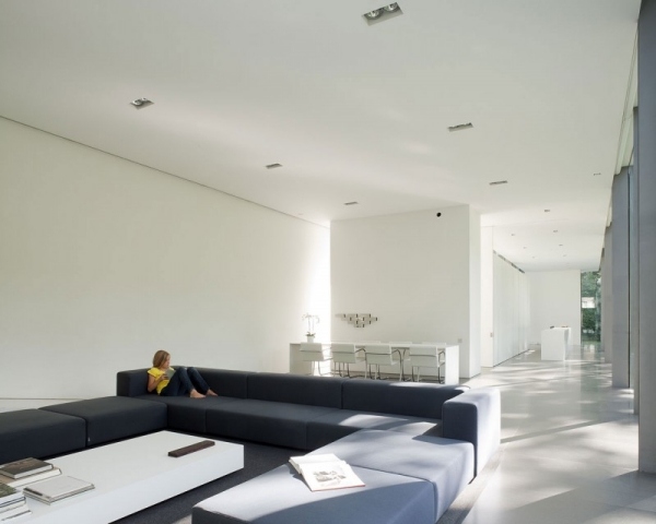 otvorený dom s plochou strechou