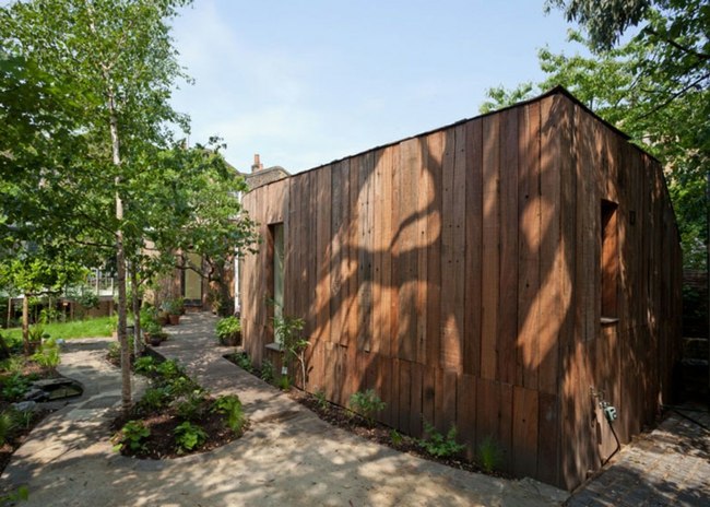 Drevený dom pôvodná fasáda rozšírenie domu pekný nápad Prístavba domu pekný nápad modernizácia starej budovy