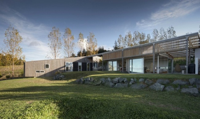 moderný dom novostavba svahu skalná záhrada Novostavba svahu záhradná pergola vonkajší priestor