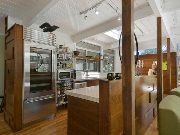 Moderná vstavaná drevená kuchynská linka Moderná vstavaná kuchyňa