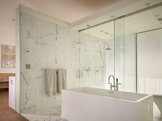 biela minimalistická kúpeľňa