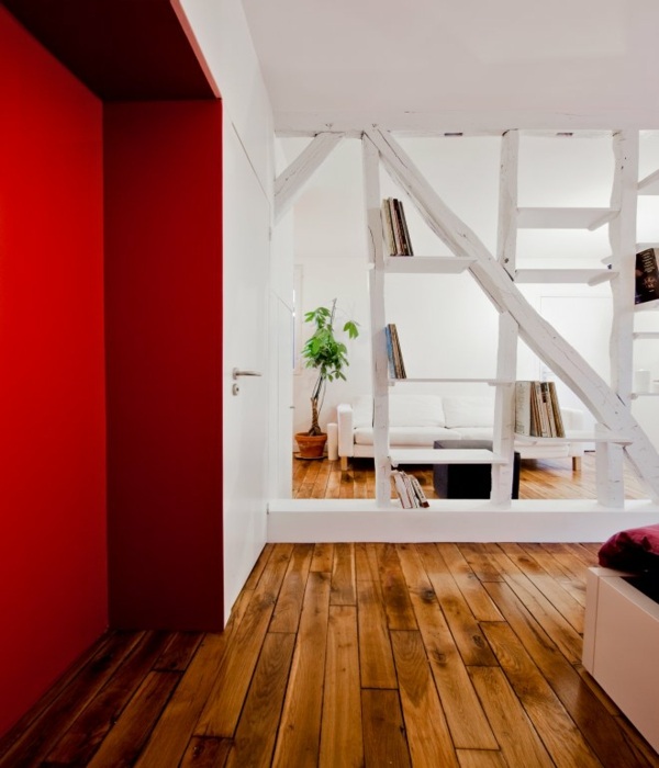 moderná biela polička na knihy