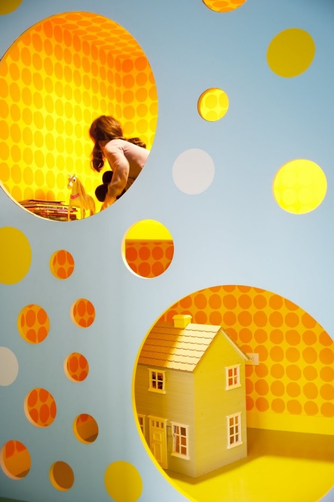 bodky vzor moderný dizajn interiéru v jasných farbách