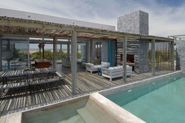 moderný bazén v plážovom dome