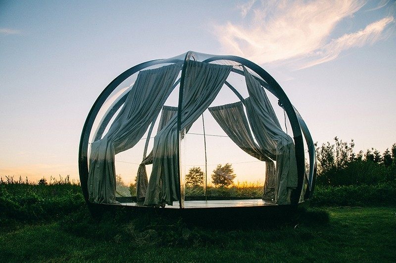 moderný kupolový stan ponúka jedinečný zážitok z glampingu modern-dome-stan-360-stupňové-panoramatické-závesy