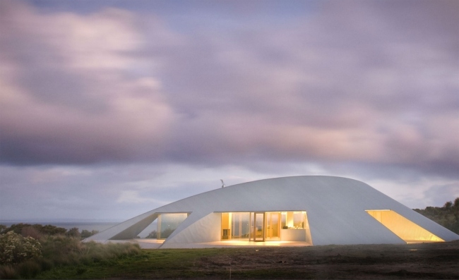 jemný prírodný tvar domček na vidieku podľa návrhu Jamesa Stockwella