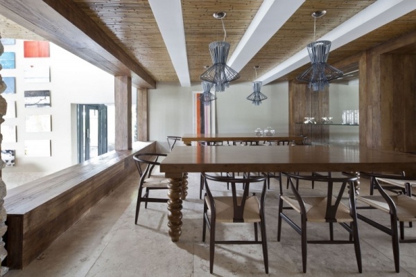 jednoduchý drevený nábytok dizajn vidieckeho domu v sao paolo