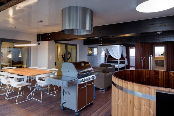 moderný elegantný dizajn loftu - drevená podlaha