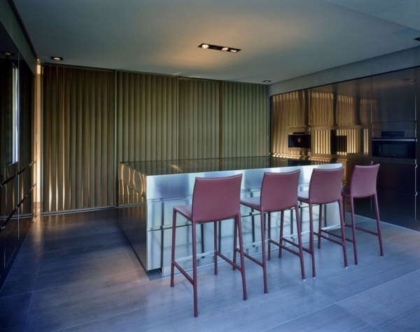 malá barová stolička-červená malá barová stolička