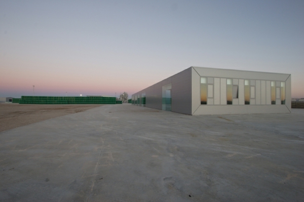 moderná minimalistická kancelárska budova Španielsko moderná kancelárska budova s minimalistickým dizajnom